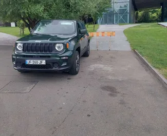 Frontansicht eines Mietwagens Jeep Renegade in Tiflis, Georgien ✓ Auto Nr.10802. ✓ Automatisch TM ✓ 0 Bewertungen.