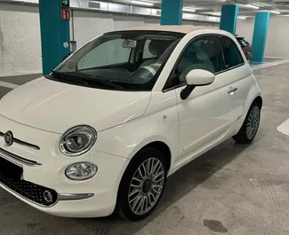 Frontansicht eines Mietwagens Fiat 500 Cabrio in Barcelona, Spanien ✓ Auto Nr.10758. ✓ Automatisch TM ✓ 0 Bewertungen.