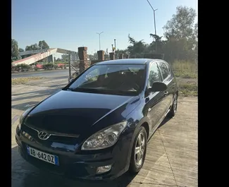 Frontansicht eines Mietwagens Hyundai i30 in Durres, Albanien ✓ Auto Nr.10494. ✓ Schaltgetriebe TM ✓ 0 Bewertungen.