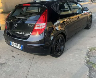 Vermietung Hyundai i30. Wirtschaft, Komfort Fahrzeug zur Miete in Albanien ✓ Kaution Keine Kaution ✓ Versicherungsoptionen KFZ-HV, VKV Komplett.