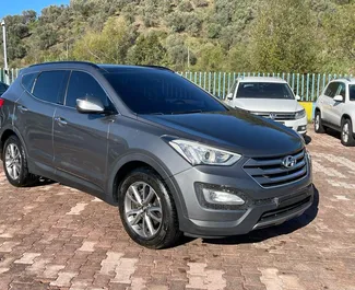 Frontansicht eines Mietwagens Hyundai Santa Fe in Tirana, Albanien ✓ Auto Nr.10783. ✓ Automatisch TM ✓ 0 Bewertungen.