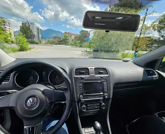 Vermietung Volkswagen Golf 6. Wirtschaft, Komfort Fahrzeug zur Miete in Albanien ✓ Kaution Einzahlung von 200 EUR ✓ Versicherungsoptionen TKV, VKV Plus, Ausland.