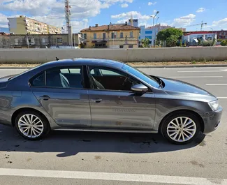 Mietwagen Volkswagen Jetta 2018 in Albanien, mit Diesel-Kraftstoff und 102 PS ➤ Ab 30 EUR pro Tag.