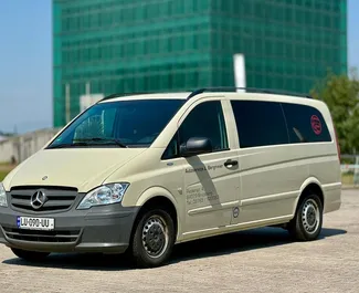 Frontansicht eines Mietwagens Mercedes-Benz Vito in Kutaisi, Georgien ✓ Auto Nr.8490. ✓ Schaltgetriebe TM ✓ 0 Bewertungen.