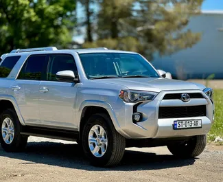 Frontansicht eines Mietwagens Toyota 4 Runner in Kutaisi, Georgien ✓ Auto Nr.8670. ✓ Automatisch TM ✓ 0 Bewertungen.