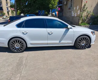 Vermietung Volkswagen Passat. Komfort, Premium Fahrzeug zur Miete in Georgien ✓ Kaution Einzahlung von 250 GEL ✓ Versicherungsoptionen KFZ-HV, TKV, VKV Plus, VKV Komplett, Insassen, Diebstahlschutz, Keine Kaution.