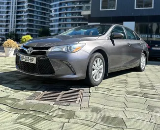 Frontansicht eines Mietwagens Toyota Camry in Batumi, Georgien ✓ Auto Nr.10280. ✓ Automatisch TM ✓ 0 Bewertungen.