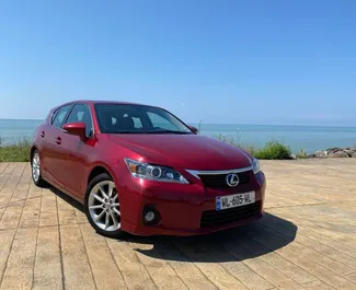 Frontansicht eines Mietwagens Lexus CT200H in Tiflis, Georgien ✓ Auto Nr.10438. ✓ Automatisch TM ✓ 0 Bewertungen.