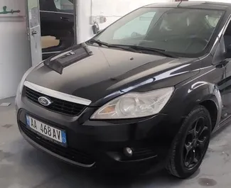 Frontansicht eines Mietwagens Ford Focus in Durres, Albanien ✓ Auto Nr.10769. ✓ Schaltgetriebe TM ✓ 0 Bewertungen.