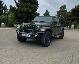 Frontansicht eines Mietwagens Jeep Wrangler in Tiflis, Georgien ✓ Auto Nr.10692. ✓ Automatisch TM ✓ 0 Bewertungen.