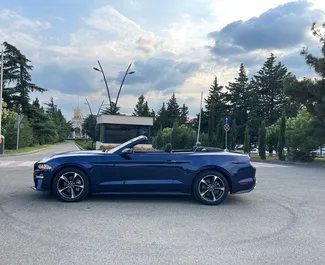 Benzin 2,3L Motor von Ford Mustang Cabrio 2020 zur Miete in Tiflis.