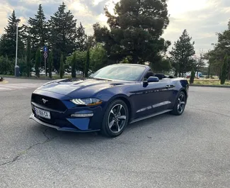 Frontansicht eines Mietwagens Ford Mustang Cabrio in Tiflis, Georgien ✓ Auto Nr.10694. ✓ Automatisch TM ✓ 0 Bewertungen.