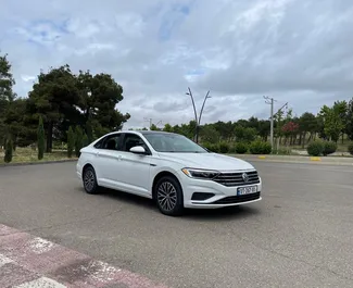 Mietwagen Volkswagen Jetta 2019 in Georgien, mit Benzin-Kraftstoff und 150 PS ➤ Ab 90 GEL pro Tag.