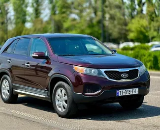 Frontansicht eines Mietwagens Kia Sorento in Kutaisi, Georgien ✓ Auto Nr.8567. ✓ Automatisch TM ✓ 0 Bewertungen.