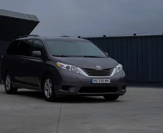 Mietwagen Toyota Sienna 2018 in Georgien, mit Benzin-Kraftstoff und 240 PS ➤ Ab 200 GEL pro Tag.