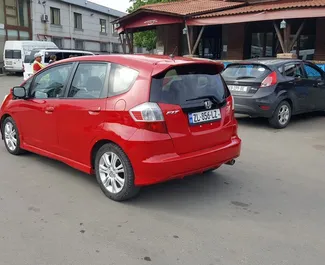 Frontansicht eines Mietwagens Honda Fit in Tiflis, Georgien ✓ Auto Nr.10842. ✓ Automatisch TM ✓ 0 Bewertungen.