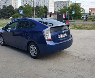 Mietwagen Toyota Prius 2014 in Georgien, mit Hybride-Kraftstoff und 160 PS ➤ Ab 72 GEL pro Tag.