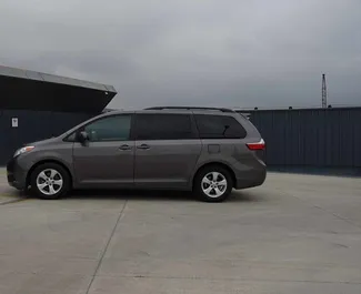 Vermietung Toyota Sienna. Komfort, Minivan Fahrzeug zur Miete in Georgien ✓ Kaution Keine Kaution ✓ Versicherungsoptionen KFZ-HV, TKV.