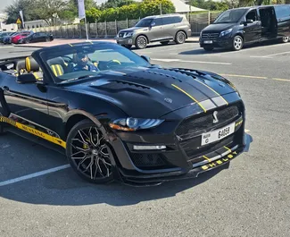 Ford Mustang Coupe 2022 mit Antriebssystem Heckantrieb, verfügbar in Dubai.