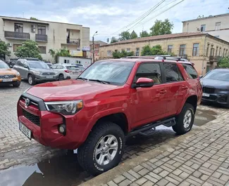 Frontansicht eines Mietwagens Toyota 4 Runner in Tiflis, Georgien ✓ Auto Nr.10898. ✓ Automatisch TM ✓ 0 Bewertungen.