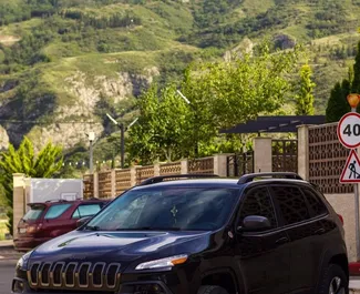 Benzin 2,5L Motor von Jeep Cherokee 2019 zur Miete in Tiflis.