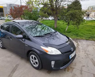 Vermietung Toyota Prius. Wirtschaft, Komfort Fahrzeug zur Miete in Georgien ✓ Kaution Einzahlung von 200 GEL ✓ Versicherungsoptionen KFZ-HV, TKV, VKV Plus, Insassen, Diebstahlschutz, Junge.