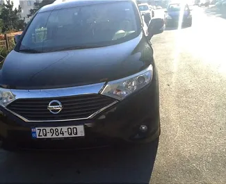 Frontansicht eines Mietwagens Nissan Quest in Tiflis, Georgien ✓ Auto Nr.10899. ✓ Automatisch TM ✓ 0 Bewertungen.