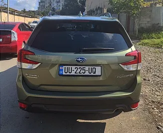 Innenraum von Subaru Forester zur Miete in Georgien. Ein großartiges 5-Sitzer Fahrzeug mit Automatisch Getriebe.