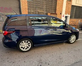 Frontansicht eines Mietwagens Mazda 5 in Barcelona, Spanien ✓ Auto Nr.10932. ✓ Schaltgetriebe TM ✓ 0 Bewertungen.