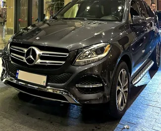 Frontansicht eines Mietwagens Mercedes-Benz GLE-Class in Tiflis, Georgien ✓ Auto Nr.10794. ✓ Automatisch TM ✓ 0 Bewertungen.