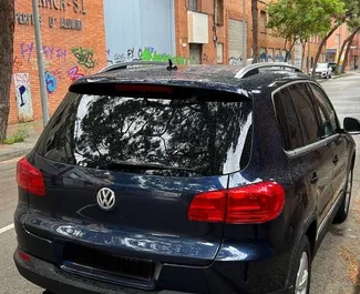 Vermietung Volkswagen Tiguan. Komfort, Crossover Fahrzeug zur Miete in Spanien ✓ Kaution Einzahlung von 500 EUR ✓ Versicherungsoptionen KFZ-HV, Ausland.