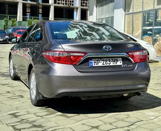 Vermietung Toyota Camry. Komfort, Premium Fahrzeug zur Miete in Georgien ✓ Kaution Einzahlung von 250 GEL ✓ Versicherungsoptionen KFZ-HV, VKV Plus, Diebstahlschutz.