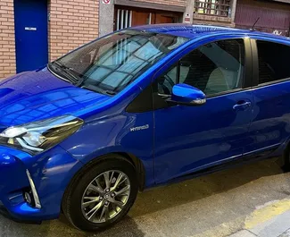 Vermietung Toyota Yaris. Wirtschaft, Komfort Fahrzeug zur Miete in Spanien ✓ Kaution Einzahlung von 400 EUR ✓ Versicherungsoptionen KFZ-HV, Diebstahlschutz, Ausland.