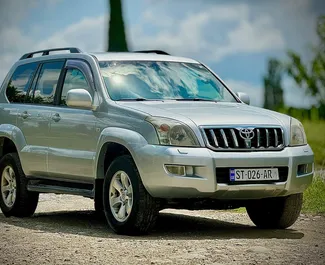 Frontansicht eines Mietwagens Toyota Land Cruiser Prado in Kutaisi, Georgien ✓ Auto Nr.10823. ✓ Automatisch TM ✓ 0 Bewertungen.