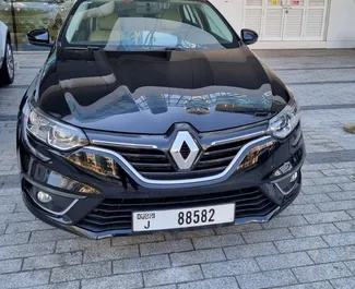 Frontansicht eines Mietwagens Renault Megane Sedan in Dubai, VAE ✓ Auto Nr.10848. ✓ Automatisch TM ✓ 0 Bewertungen.