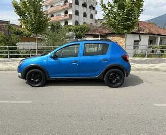 Mietwagen Dacia Sandero Stepway 2014 in Albanien, mit Diesel-Kraftstoff und  PS ➤ Ab 17 EUR pro Tag.