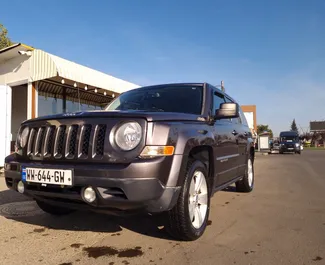 Benzin 2,4L Motor von Jeep Patriot 2014 zur Miete in Tiflis.