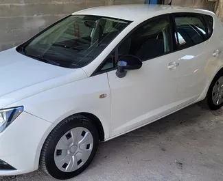 Frontansicht eines Mietwagens SEAT Ibiza in Tirana, Albanien ✓ Auto Nr.10988. ✓ Schaltgetriebe TM ✓ 0 Bewertungen.