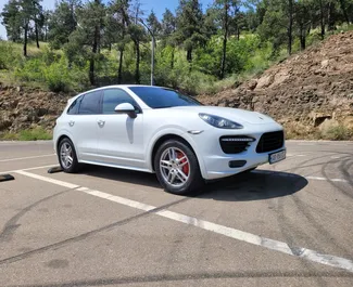 Benzin 4,8L Motor von Porsche Cayenne 2013 zur Miete in Tiflis.