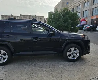 Frontansicht eines Mietwagens Toyota Rav4 in Tiflis, Georgien ✓ Auto Nr.11015. ✓ Automatisch TM ✓ 0 Bewertungen.