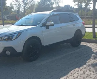 Innenraum von Subaru Outback zur Miete in Georgien. Ein großartiges 5-Sitzer Fahrzeug mit Automatisch Getriebe.