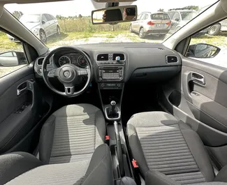 Benzin 1,4L Motor von Volkswagen Polo 2011 zur Miete am Flughafen von Tirana.