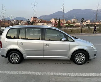 Vermietung Volkswagen Touran. Komfort, Minivan Fahrzeug zur Miete in Albanien ✓ Kaution Keine Kaution ✓ Versicherungsoptionen KFZ-HV, VKV Komplett, Diebstahlschutz, Ausland.