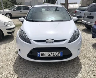 Autovermietung Ford Fiesta Nr.11053 Schaltgetriebe am Flughafen von Tirana, ausgestattet mit einem L Motor ➤ Von Enrigen in Albanien.