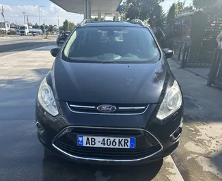 Frontansicht eines Mietwagens Ford C-Max Grand am Flughafen von Tirana, Albanien ✓ Auto Nr.11068. ✓ Schaltgetriebe TM ✓ 0 Bewertungen.