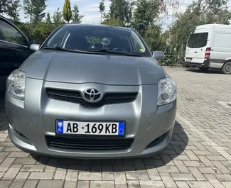 Diesel 2,0L Motor von Toyota Auris 2010 zur Miete am Flughafen von Tirana.