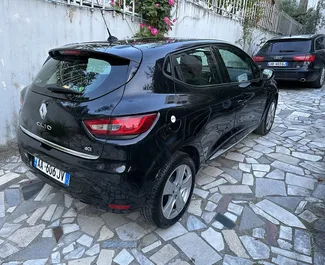 Diesel 1,5L Motor von Renault Clio 5 2014 zur Miete am Flughafen von Tirana.