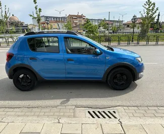 Autovermietung Dacia Sandero Stepway Nr.11079 Schaltgetriebe am Flughafen von Tirana, ausgestattet mit einem 1,5L Motor ➤ Von Enrigen in Albanien.