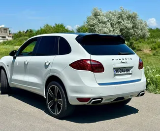 Vermietung Porsche Cayenne Turbo. Premium, Luxus, SUV Fahrzeug zur Miete in Georgien ✓ Kaution Keine Kaution ✓ Versicherungsoptionen KFZ-HV.