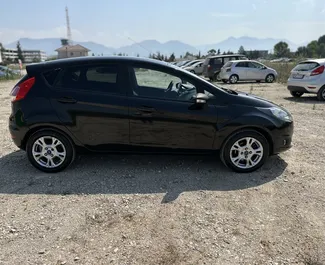 Mietwagen Ford Fiesta 2016 in Albanien, mit Benzin-Kraftstoff und  PS ➤ Ab 15 EUR pro Tag.